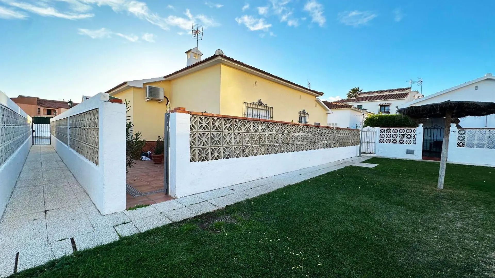 Villa Pepita - 3 Dormitorios - 350 Metros Playa - Piscina Torremolinos Holiday home